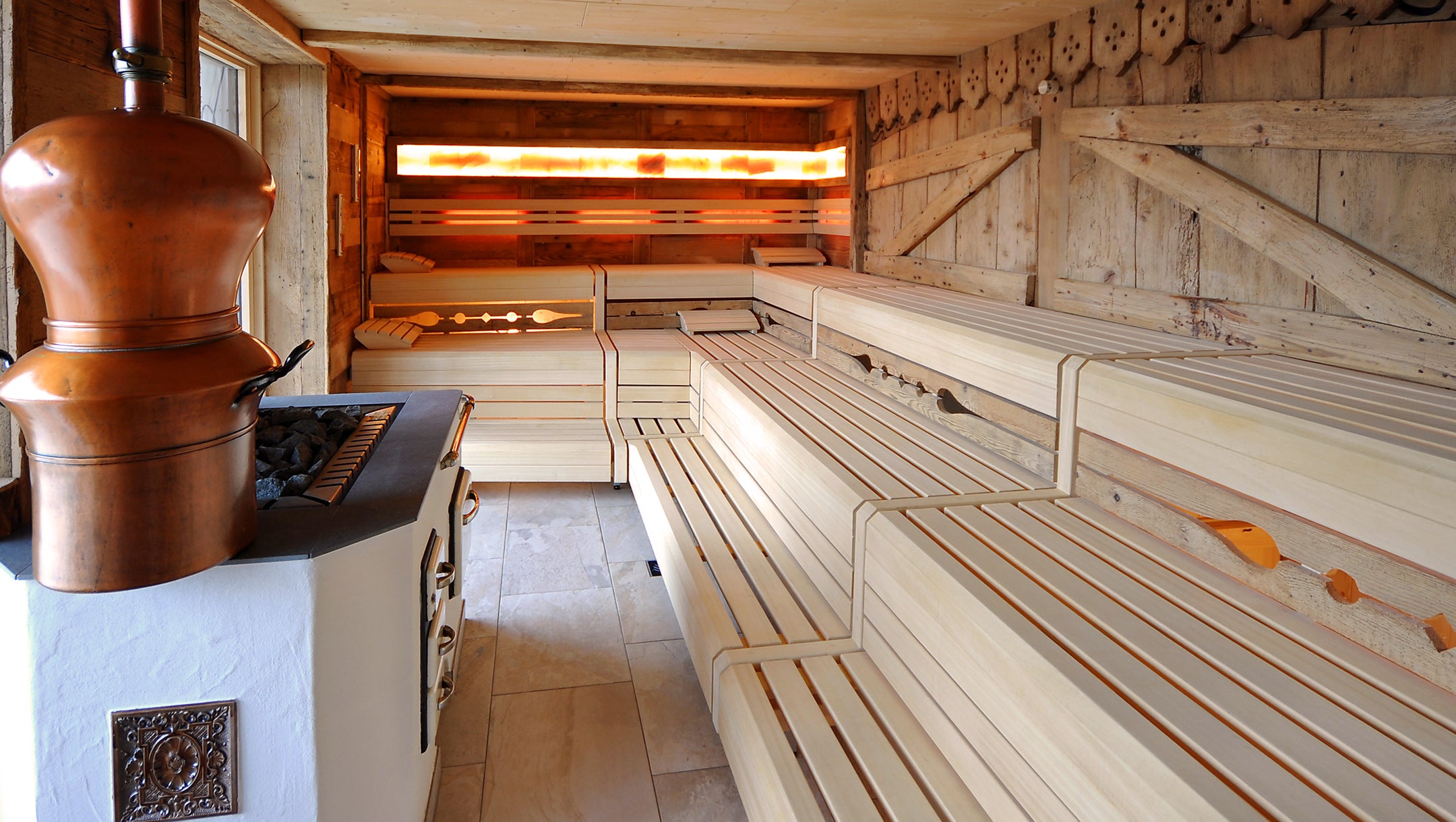 Hotel Krone Wiechs, rustikale Finnische Sauna mit Altholz und ehemaliger Brennerei
