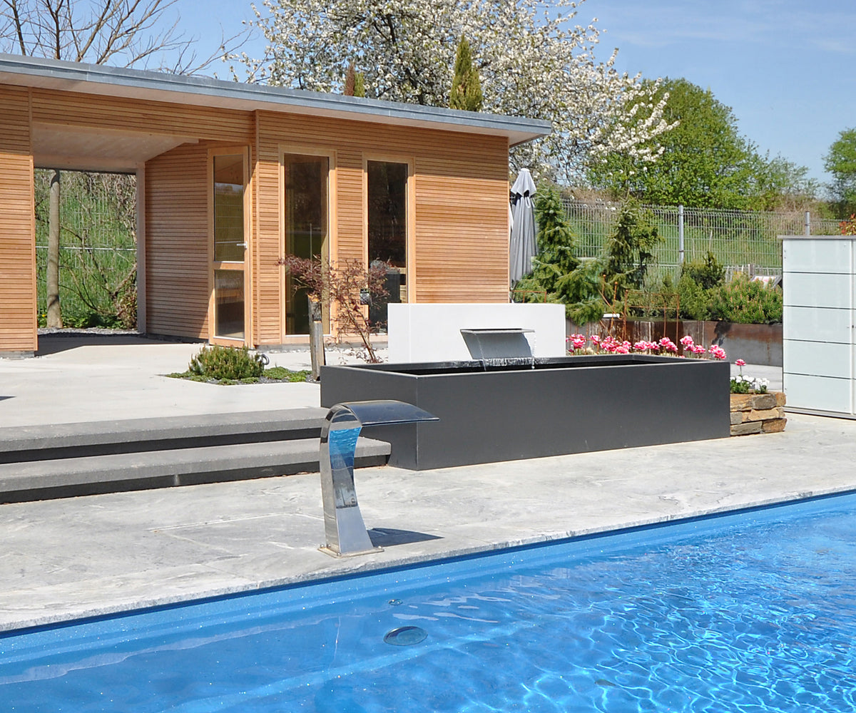 Außensauna mit Geräteraum, Pool